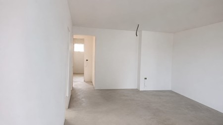 Tek Myslym Shyri, Shitet Apartament 3+1+2, I Investuar Totalisht Dhe Me Lokacion Ideal !!!