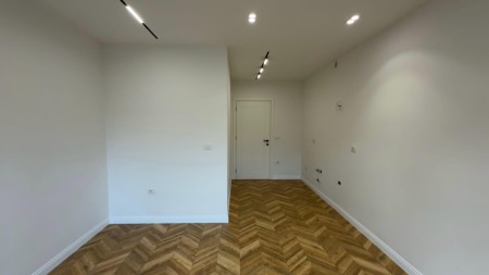 Tek Zgjatimi I Rezidences Kodra E Diellit 1, Shitet Apartament 1+1 Me Oborr !