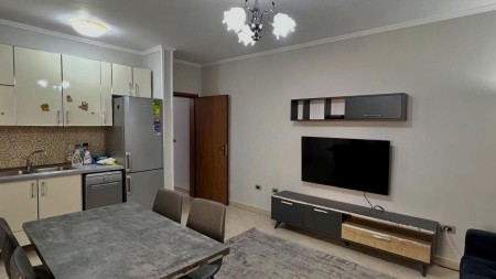 Tek Ish Tregu Elektrik, Jepet Me Qira Apartament 1+1, Totalisht I Mobiluar !!!