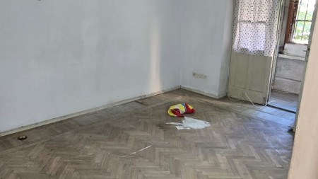 Mbrapa Ish Ekspozites, Ne Rrugen Nikolla Jorga, Shitet Apartament 2+1, Me Vendndodhje Perfekte !!!