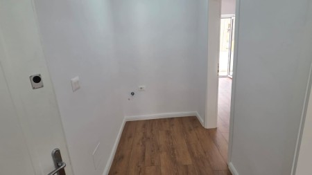 Afer Gjimnazit Partizani, Shitet Super Apartament 1+1, Ideal Per Banim Dhe Investim !!!
