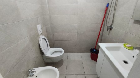 Tek Ish Parku, Shitet Ambient Biznesi Ideal Per Investim!!