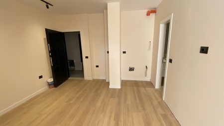 Ne Komune Te Parisit Shitet Apartament 1+1 Me Orientim Perfekt!!