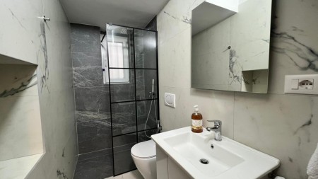 Tek Shkolla Baletit, Jepet Me Qira Apartament 1+1 i Investuar!!!