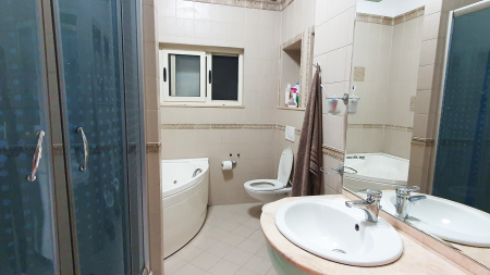 Ne Myslym Shyr, Shitet Vile 4-Kateshe Totalisht E Mobiluar Dhe Me Lokacionin Perfekt!!!