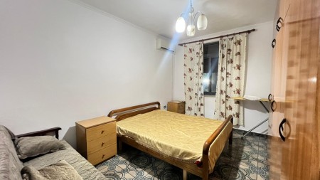Ne Laprake, Jepet Me Qira Apartament 2+1 I Mobiluar!!!