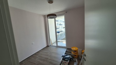 Tek 5-Maji Prane Rrethrrotullimit, Jepet Me Qira Apartament 2+1, Gati Per Banim !!!