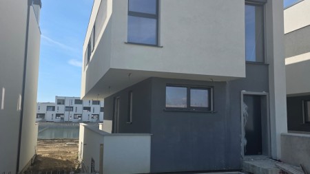 OKAZION!! Tek Kompleksi Turquoise Marina Ne Gjirin E Lalzit, Shitet Vile Individuale Buze Marines!!!