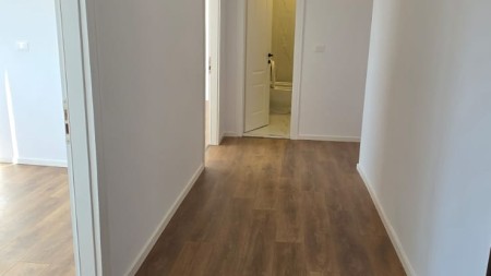 Tek 21 Dhjetori, Shitet Super Apartament 1+1, Ideal Per Banim Dhe Investim !!!