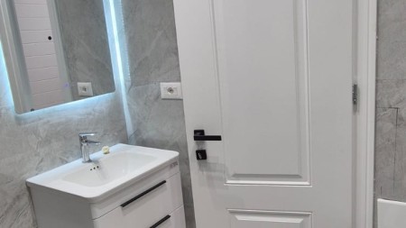Tek Ish Stacioni i Fundit i Tiranes se Re, Shitet Super Apartament 1+1, Ideal Per Banim Dhe Investim !!!
