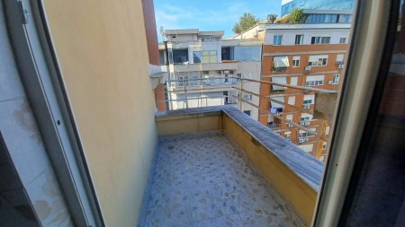 Tek Selvia, Jepet Me Qira, Apartament 1+1+Verande, Gati Per Banim !!!