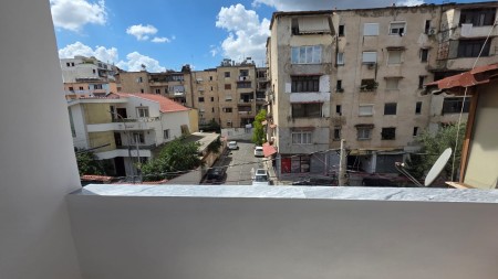 Afer Gjimnazit Partizani, Shitet Super Apartament 1+1, Ideal Per Banim Dhe Investim !!!