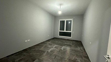 Tek 5 Maji, Jepet Me Qira Apartament 1+1 !!!