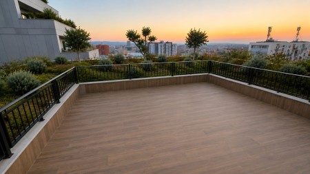 Tek Emerald Center, Jepet Me Qira Apartament 3+1+2, Totalisht I Investuar !!!