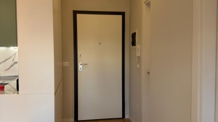 Tek Rruga e Kavajes, Shitet Super Apartament 1+1, Totalisht I Investuar !!