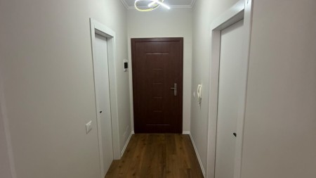 Ne Yzberisht, Shitet Apartament 1+1 Me Planimetri Te Rregullt!!