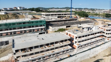 Tek Residenca Farka Front Lake, Shitet Apartament 1+1 Me Oborr!!!