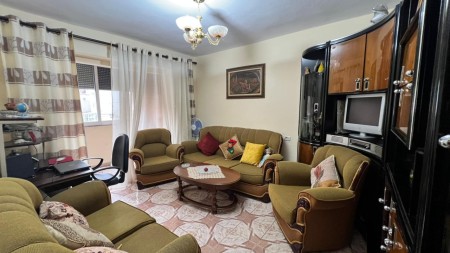 Tek Vasil Shanto, Shitet Apartament 2+1 Ideal per Banim!!!