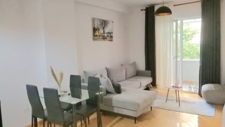 Ne Astir, Shitet Apartament 2+1 Me Planimetri Perfekte Dhe Post Parkimi I Perfshire Ne Cmim !!