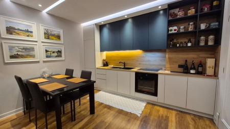 Tek Brryli, Shitet Super Apartament 1+1, Me Strukture Te Rregullt Dhe I Investuar Totalisht !!!!
