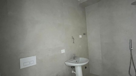 Prane Tregut Elektrik, Shitet Apartament 2+1 Me Post Parkimi !!!