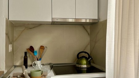 Tek Liqeni Artificial, Jepet Me Qira Apartament 1+1, Super I Investuar !!!