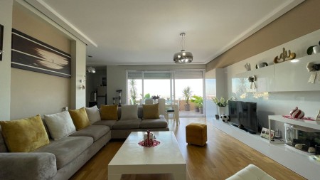 Tek Kopshti Botanik, Shitet Apartament 3+1+2 Me Verande Me Pamje !!!