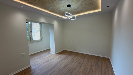 Prane Mine Pezes, Shitet Apartament 1+1 Perfekte Per Investim!!