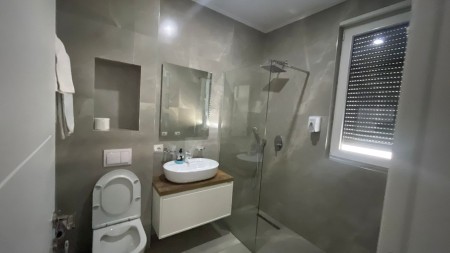 Ne Kinostudio, Shiten 2 Garsoniere dhe 6 Apartamente 1+1, Ideale Per Investim!!!