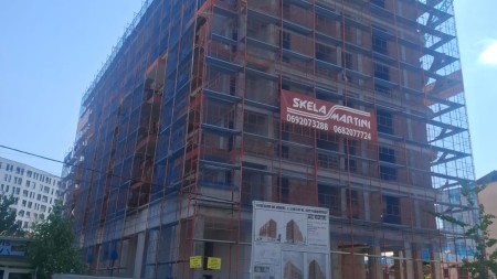 Tek Fusha E Aviacionit, Shitet Apartament 2+1, I Pershtatshem Per Investim !!!