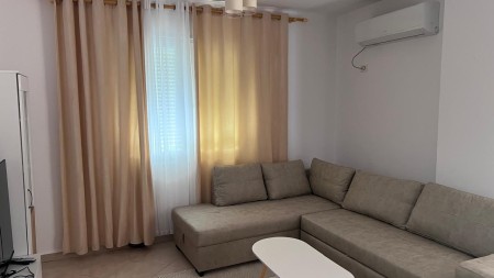 Ne Fresk, Prane Hotel Gaxherrit, Shitet Apartament 1+1 Ideal Per Banim !!!