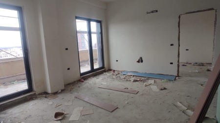 Ne Fillim Te Bulevardit Te Ri Tek Kompleksi Novus, Shitet Apartament 2+1 Me Verande!!!