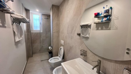 Tek Myslym Shyri, Jepet Me Qira Apartament 2+1 I Sapo Investuar!!!
