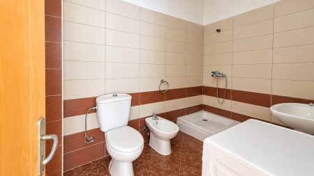 Ne Astir, Shitet Apartament 2+1 Me Planimetri Perfekte !!!