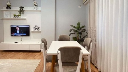 Ne Rr. Frosina Plaku, Jepet Me Qira Super Apartament 2+1, Prane Kompleksit Kontakt !!!