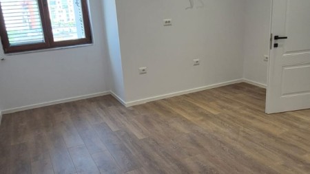 Tek Ish Stacioni i Fundit i Tiranes se Re, Shitet Super Apartament 2+1, Ideal Per Banim Dhe Investim !!!