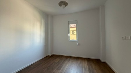 Ne Laprake, Shitet Super Apartament 1+1, Ideal Per Banim Dhe Investim !!!