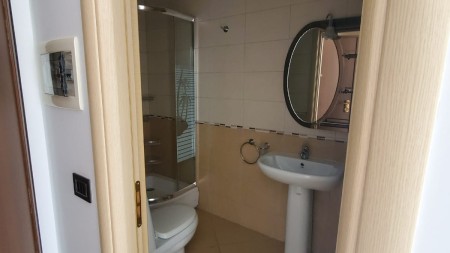 Tek Kompleksi Kika 2, Shitet Apartament 2+1+2, Me Hapesira Te Bollshme!!