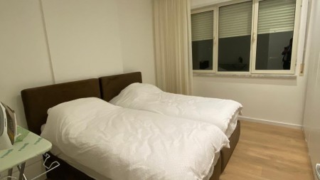 Tek Liqeni I Thate, Jepet Me Qira Apartament 3+1+2 !!!