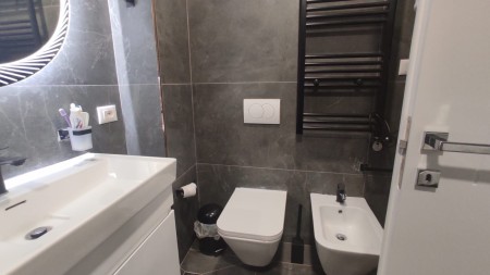 Prane Ring Center, Jepet Me Qira, Apartament 2+1, Totalisht I Investuar!!