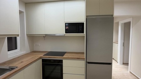 Ne Sarande, Prane Komisariatit Te Policise, Shitet Super Apartament 1+1 Me Lokacion Perfekt !!!