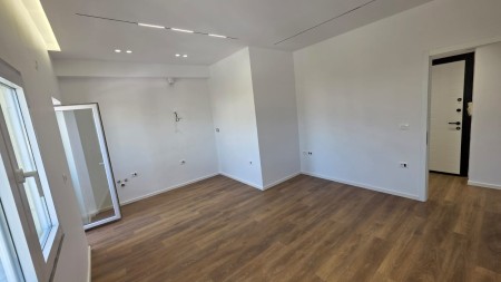Tek Rruga Kongresi i Manastirit, Shitet Apartament 1+1, Ideal Per Banim Dhe Investim !!!