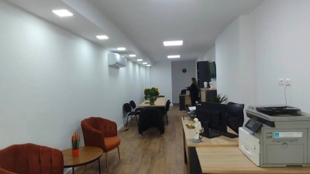 Ne Laprake, Shitet Ambient Biznesi, Buze Rruges Kryesore !!