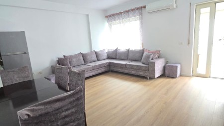 Tek Ish Parku, Shitet Apartament  1+1, Me Super Planimetri !!!