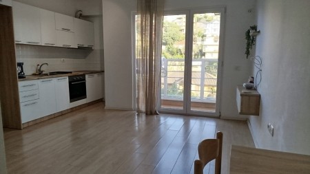 Ne Misto Mame, Jepet Me Qira Garsoniere E Pershtatur Ne Apartament 1+1, Ideal Per Banim!!!