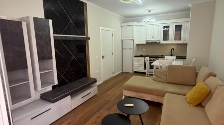 Ne Yzberisht, Shitet Apartament 1+1 Me Planimetri Te Rregullt!!