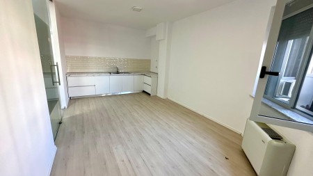 Tek Kompleksi Halili, Shitet Super Ambient Per Zyra Ose Klinika!!!