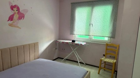 Tek Komuna E Parisit, Jepet Me Qira Apartament 2+1, Ideal Per Banim!!!