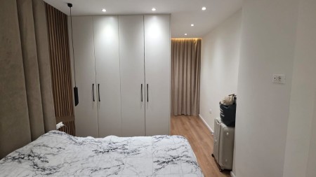Tek Liqeni Artificial, Jepet Me Qira Super Apartament 2+1, Me Vendndodhje Perfekte dhe I Investuar Ne Detaje !!