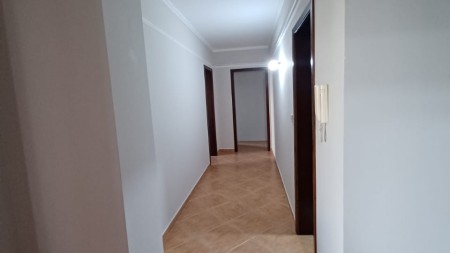 Tek Sheshi Wilson, Jepet Me Qira Ambient Per Tipologji Te Ndryshme Biznesi, Me Lokacion Perfekt!!!